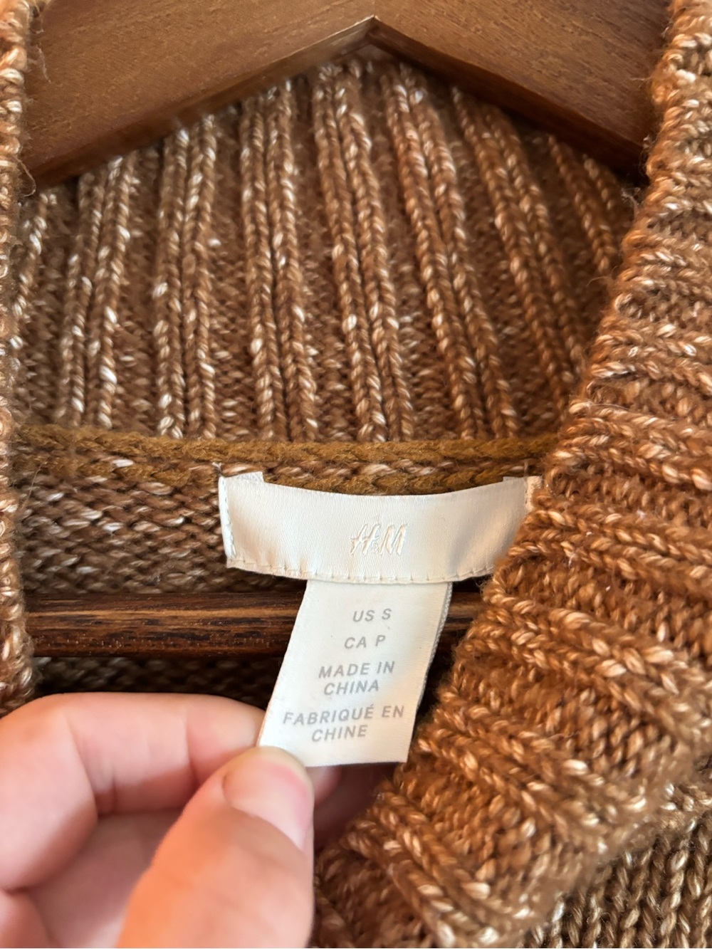 H&M Women's Camel/Tan Turtleneck Sweater - Picture 3 of 4